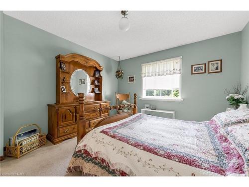 16 Garden Drive, Smithville, ON - Indoor Photo Showing Bedroom