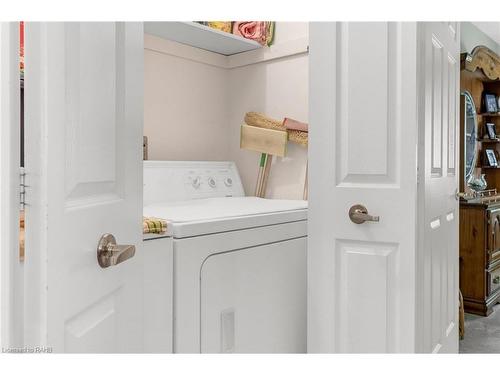 16 Garden Drive, Smithville, ON - Indoor Photo Showing Laundry Room