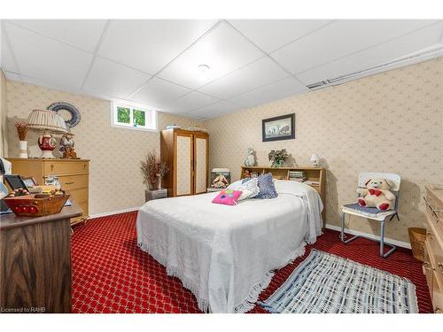 16 Garden Drive, Smithville, ON - Indoor Photo Showing Bedroom