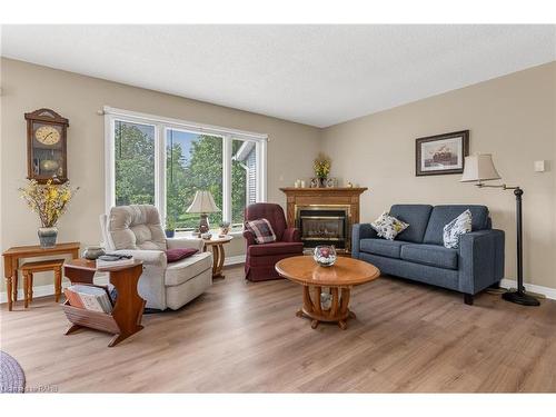 16 Garden Drive, Smithville, ON - Indoor Photo Showing Living Room With Fireplace