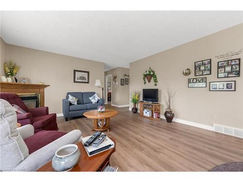 16 Garden Drive, Smithville, ON - Indoor Photo Showing Living Room With Fireplace