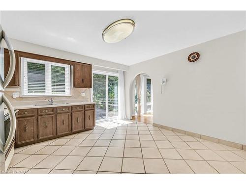 740 Greenhill Avenue, Hamilton, ON - Indoor Photo Showing Kitchen