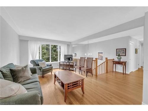 740 Greenhill Avenue, Hamilton, ON - Indoor Photo Showing Living Room