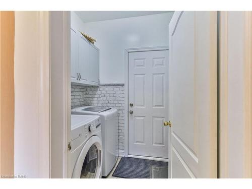 46 Bridgenorth Crescent, Stoney Creek, ON - Indoor Photo Showing Laundry Room