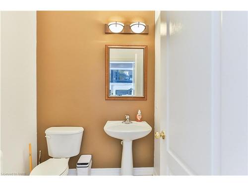 46 Bridgenorth Crescent, Stoney Creek, ON - Indoor Photo Showing Bathroom