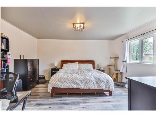 46 Bridgenorth Crescent, Stoney Creek, ON - Indoor Photo Showing Bedroom