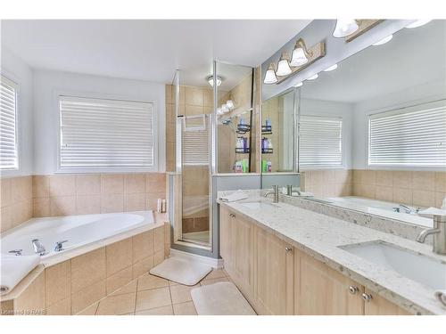 46 Bridgenorth Crescent, Stoney Creek, ON - Indoor Photo Showing Bathroom