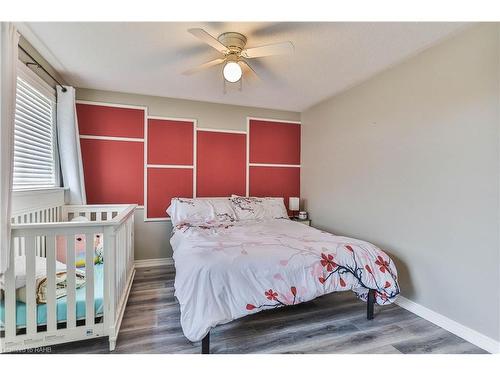 46 Bridgenorth Crescent, Stoney Creek, ON - Indoor Photo Showing Bedroom