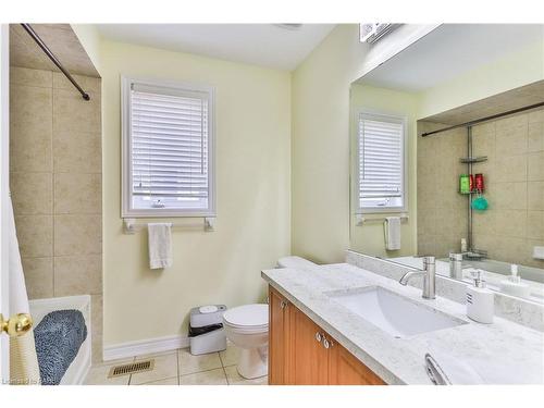 46 Bridgenorth Crescent, Stoney Creek, ON - Indoor Photo Showing Bathroom