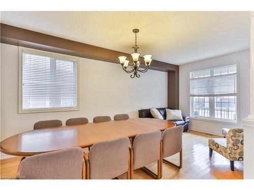 46 Bridgenorth Crescent, Stoney Creek, ON - Indoor Photo Showing Dining Room