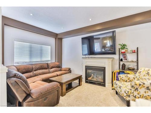 46 Bridgenorth Crescent, Stoney Creek, ON - Indoor Photo Showing Living Room With Fireplace