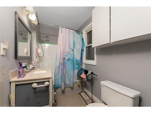 236 Grosvenor Avenue N, Hamilton, ON - Indoor Photo Showing Bathroom