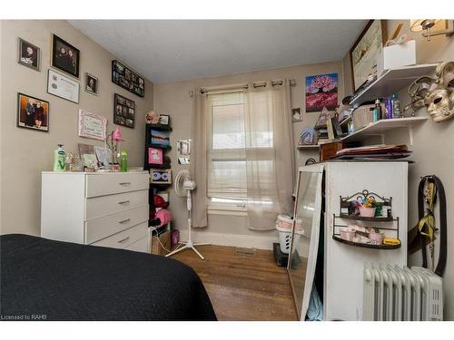 236 Grosvenor Avenue N, Hamilton, ON - Indoor Photo Showing Bedroom