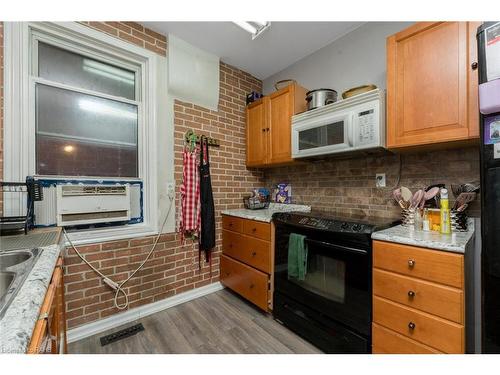 236 Grosvenor Avenue N, Hamilton, ON - Indoor Photo Showing Kitchen