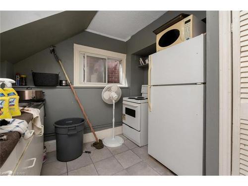 236 Grosvenor Avenue N, Hamilton, ON - Indoor Photo Showing Kitchen