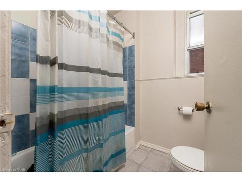 236 Grosvenor Avenue N, Hamilton, ON - Indoor Photo Showing Bathroom