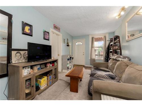 236 Grosvenor Avenue N, Hamilton, ON - Indoor Photo Showing Living Room