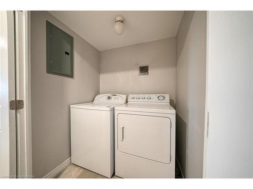 1506-120 Duke Street, Hamilton, ON - Indoor Photo Showing Laundry Room