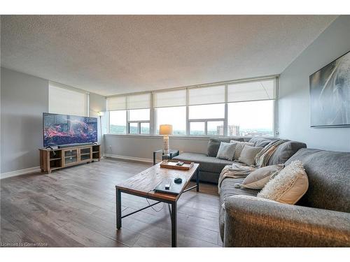 1506-120 Duke Street, Hamilton, ON - Indoor Photo Showing Living Room