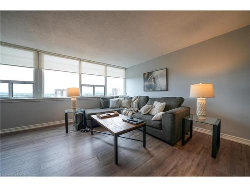 1506-120 Duke Street, Hamilton, ON - Indoor Photo Showing Living Room