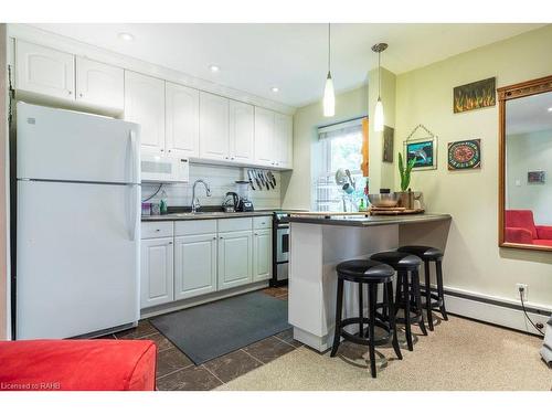 307-40 Robinson Street, Hamilton, ON - Indoor Photo Showing Kitchen