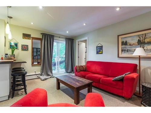 307-40 Robinson Street, Hamilton, ON - Indoor Photo Showing Living Room