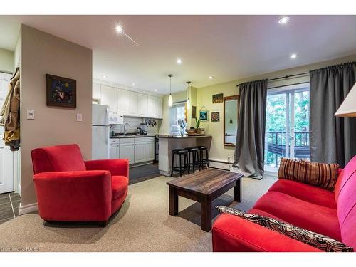 307-40 Robinson Street, Hamilton, ON - Indoor Photo Showing Living Room