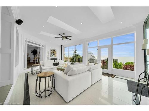 94 Seabreeze Crescent, Stoney Creek, ON - Indoor Photo Showing Living Room