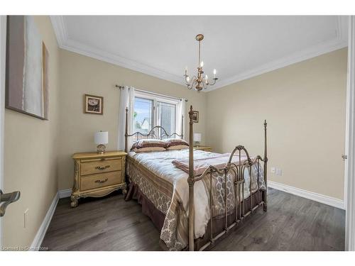 94 Seabreeze Crescent, Stoney Creek, ON - Indoor Photo Showing Bedroom