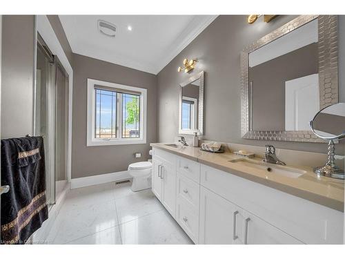 94 Seabreeze Crescent, Stoney Creek, ON - Indoor Photo Showing Bathroom