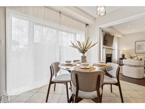 3099 Ferguson Drive, Burlington, ON - Indoor Photo Showing Dining Room