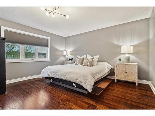 3099 Ferguson Drive, Burlington, ON - Indoor Photo Showing Bedroom