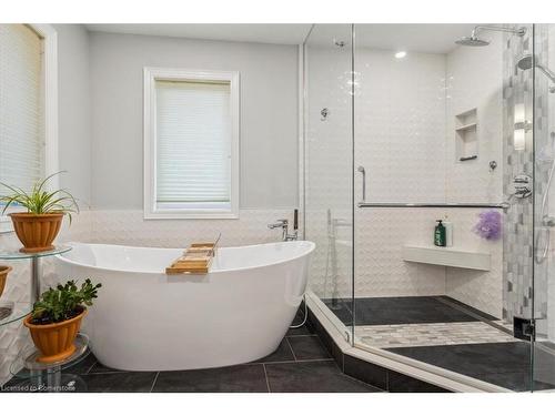 3099 Ferguson Drive, Burlington, ON - Indoor Photo Showing Bathroom