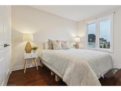 3099 Ferguson Drive, Burlington, ON - Indoor Photo Showing Bedroom