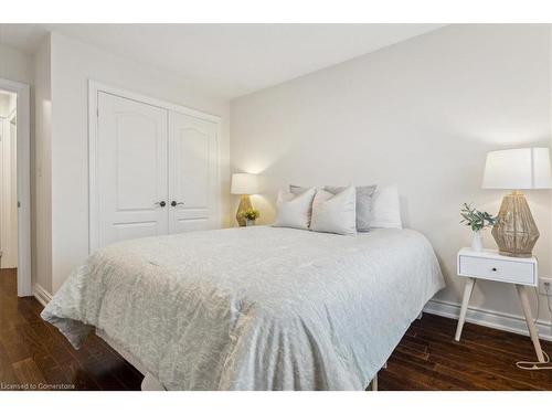 3099 Ferguson Drive, Burlington, ON - Indoor Photo Showing Bedroom