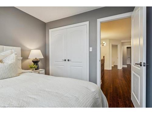 3099 Ferguson Drive, Burlington, ON - Indoor Photo Showing Bedroom