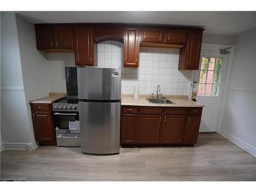 3-35 Grant Avenue, Hamilton, ON - Indoor Photo Showing Kitchen