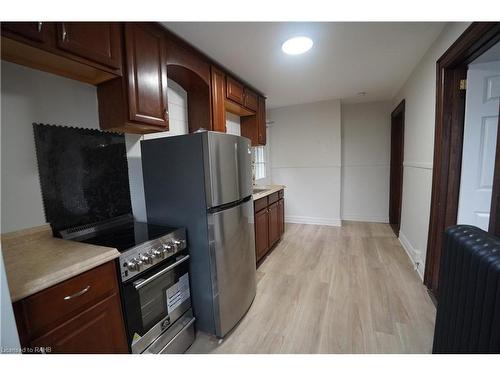 3-35 Grant Avenue, Hamilton, ON - Indoor Photo Showing Kitchen