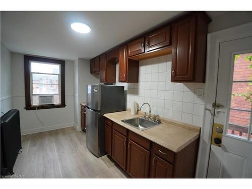 3-35 Grant Avenue, Hamilton, ON - Indoor Photo Showing Kitchen