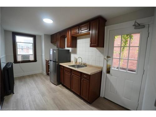 3-35 Grant Avenue, Hamilton, ON - Indoor Photo Showing Kitchen