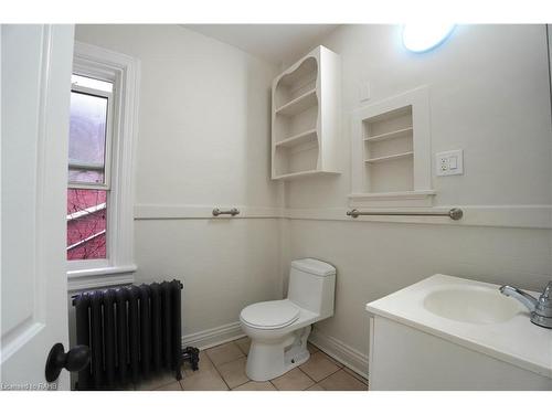 3-35 Grant Avenue, Hamilton, ON - Indoor Photo Showing Bathroom