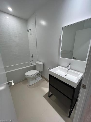 115-150 Logan Avenue, Toronto, ON - Indoor Photo Showing Bathroom