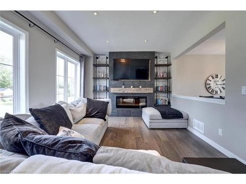 379 Erie Avenue, Brantford, ON - Indoor Photo Showing Living Room With Fireplace