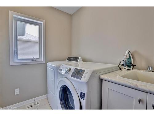 379 Erie Avenue, Brantford, ON - Indoor Photo Showing Laundry Room