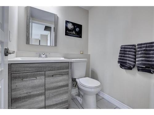 379 Erie Avenue, Brantford, ON - Indoor Photo Showing Bathroom