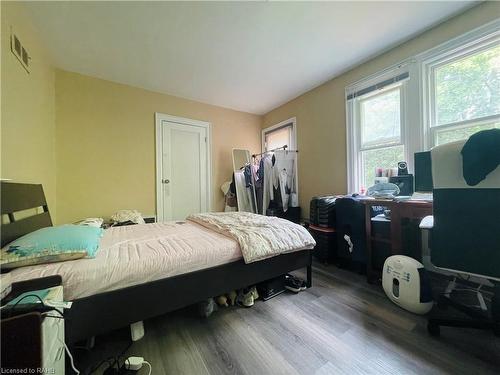 84 Arnold Street, Hamilton, ON - Indoor Photo Showing Bedroom