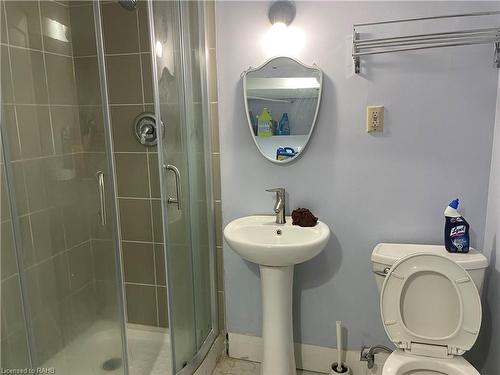 84 Arnold Street, Hamilton, ON - Indoor Photo Showing Bathroom