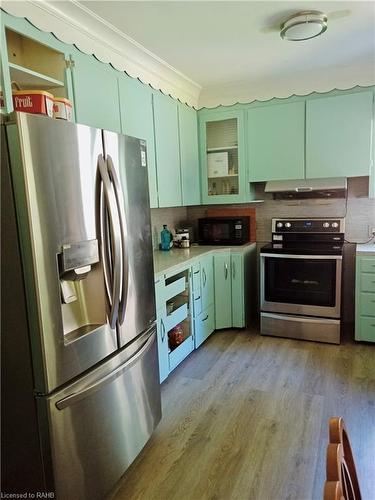 84 Arnold Street, Hamilton, ON - Indoor Photo Showing Kitchen