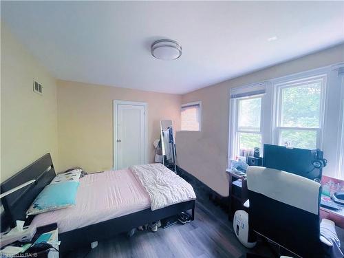 84 Arnold Street, Hamilton, ON - Indoor Photo Showing Bedroom