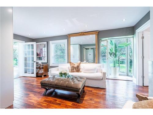 607 Edgewater Crescent, Burlington, ON - Indoor Photo Showing Living Room